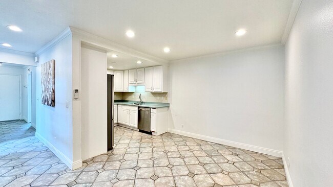 Building Photo - Available NOW - 4 BED, 2.5 BATH w/ 2 PARKING in Haiku Gardens (Kaneohe)