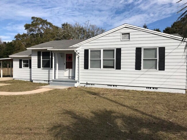 Building Photo - 16 Mandalay Dr