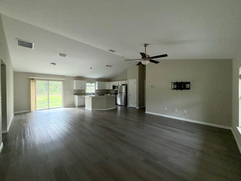 Building Photo - 853 Marion Oaks Mnr