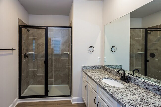 Building Photo - 124 Brixham Lp