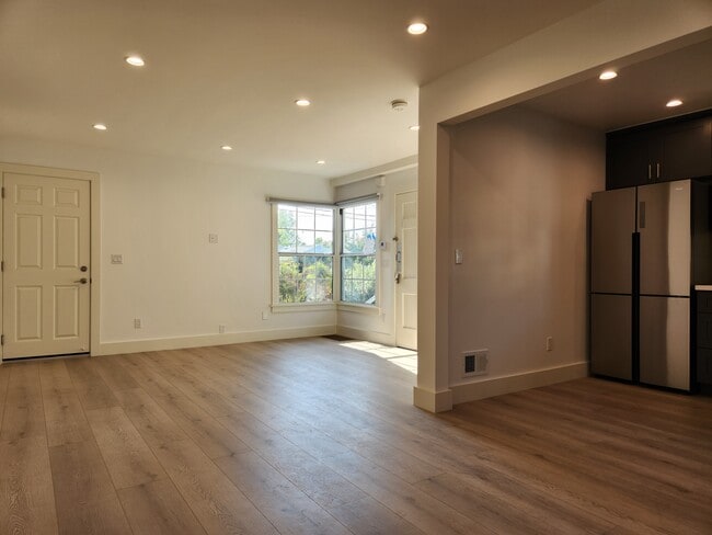 Building Photo - 530 Richmond St