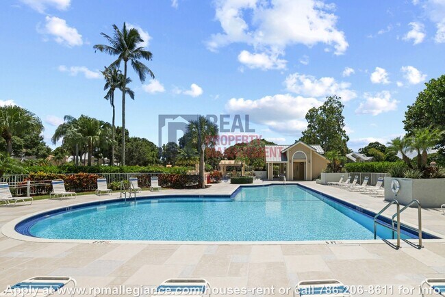 Building Photo - Stylish 2-Bedroom Townhome in Gated Boynto...