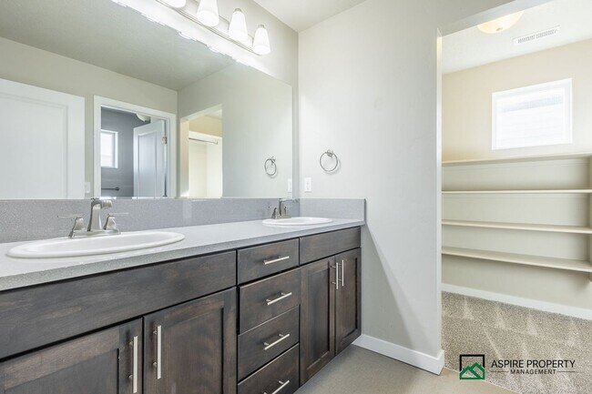 Building Photo - Heart of Meridian 4 Bed 3 Bath