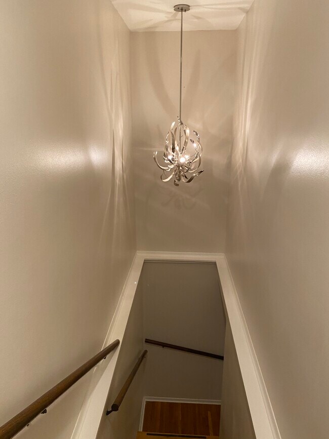 Building Photo - 147 Jewell Rd