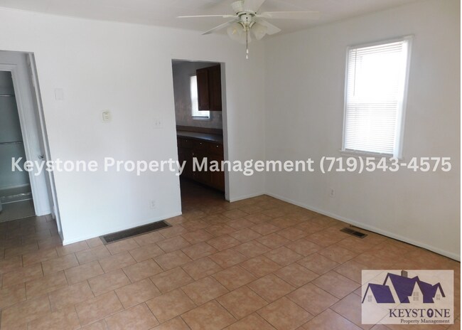 Building Photo - 819 Troy Ave