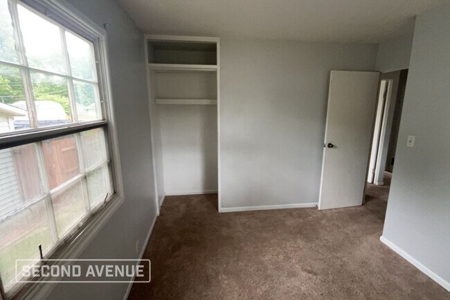 Building Photo - 610 N Bradner Ave