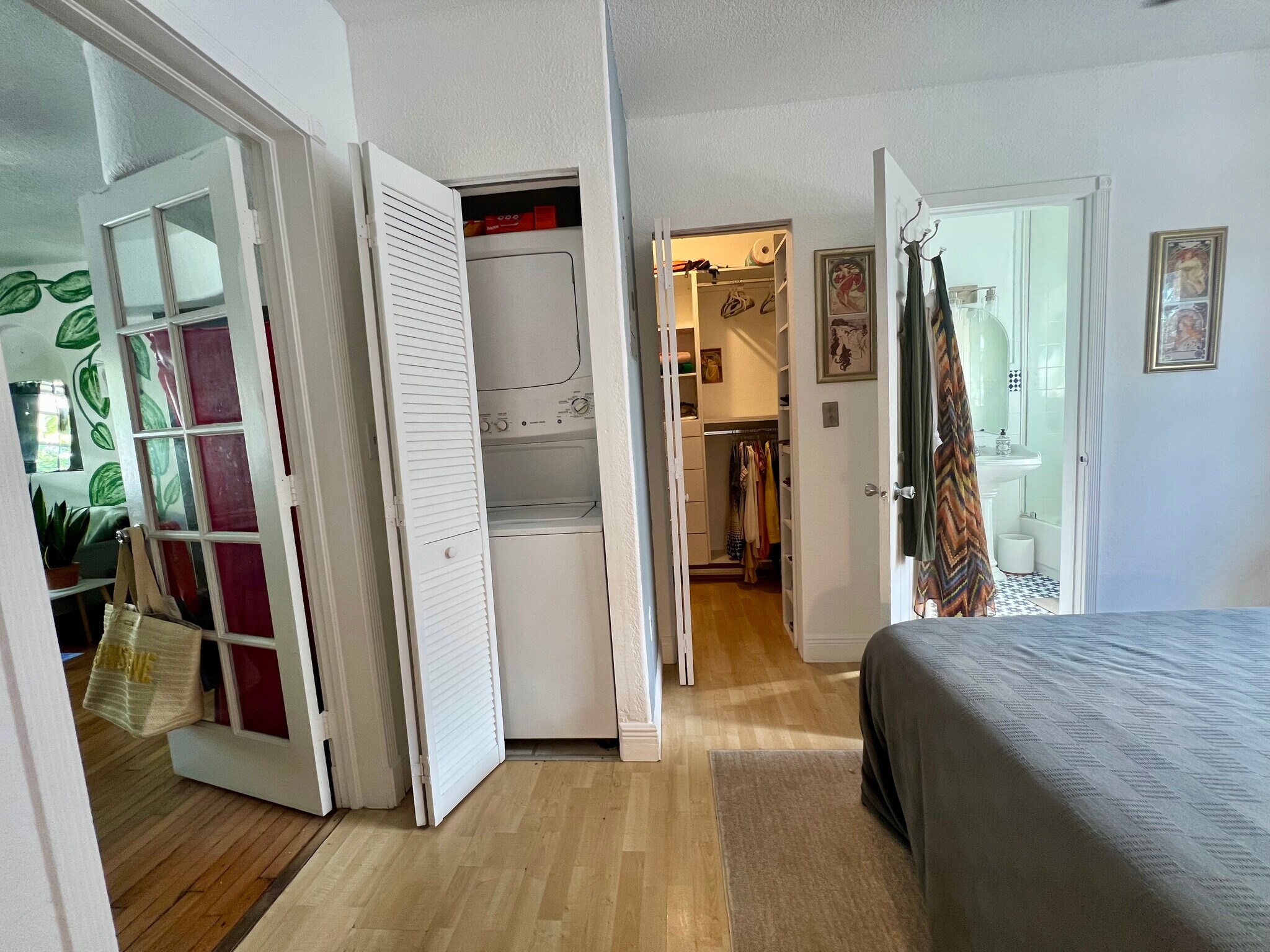 Washer and dryer in unit - 901 Euclid Ave