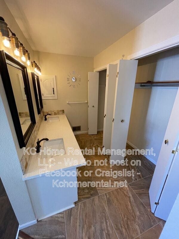 Building Photo - 209 Woodbridge Ln