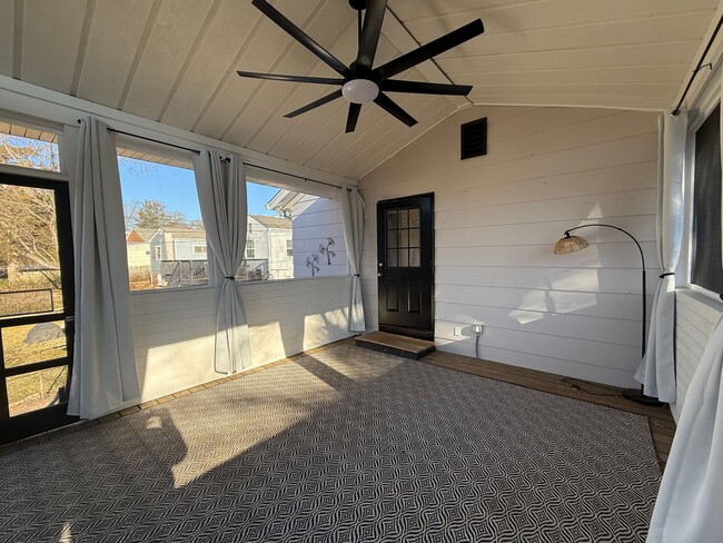 Building Photo - Fantastic Home Near Three Chopt and Patterson Available immediately!