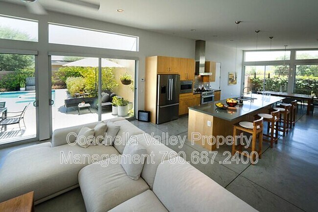Building Photo - 2722 Alexander Club Dr