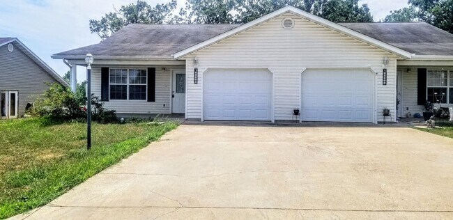 Building Photo - 16880 Huntington Lane A &amp; B