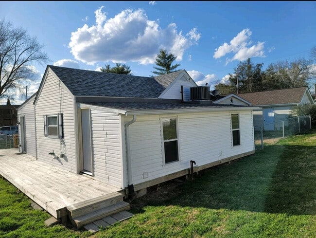 Back yard and deck - 4 Main Ave