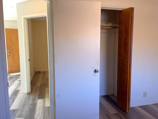 Building Photo - 302 Lovell Way