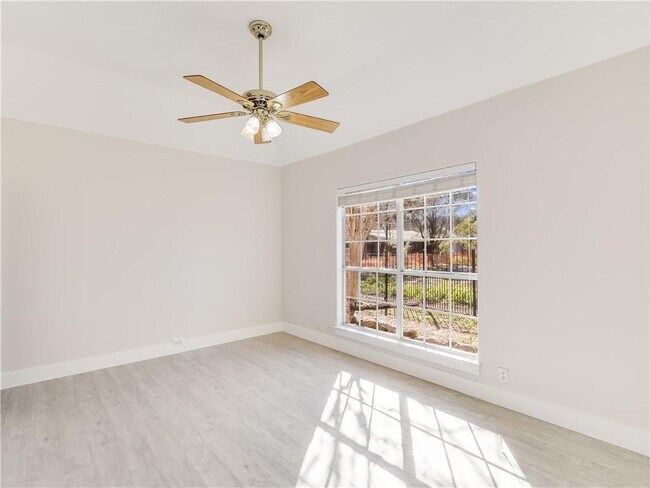 Building Photo - 207 Tellus St