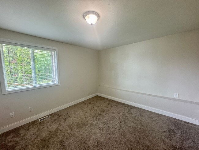 Building Photo - Must See Home!!