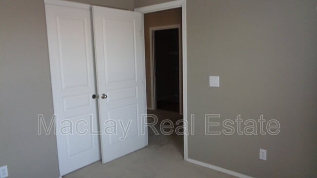 Building Photo - 7038 W Mercer Ln
