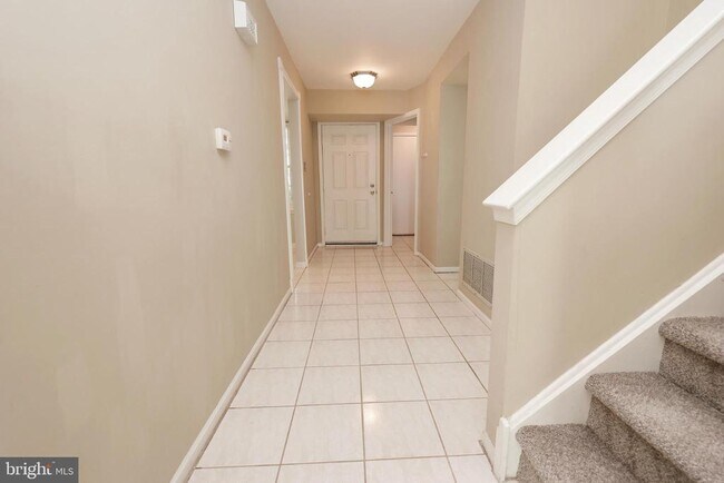 Building Photo - 53 Woodlake Dr