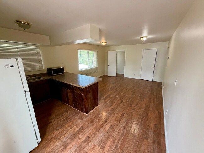 Building Photo - 5721 Highland Dr