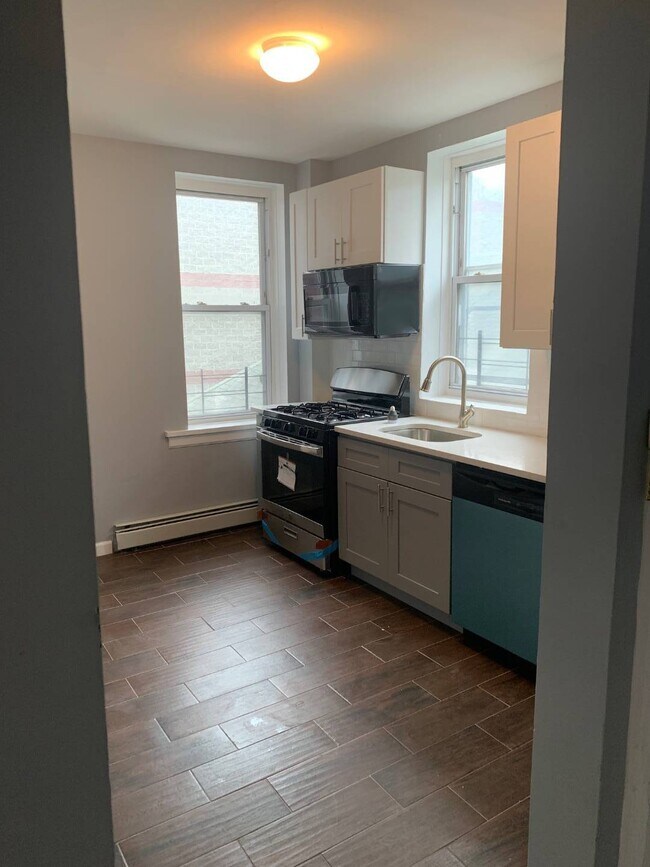 183 E Mosholu Pkwy N 183 E Mosholu Pkwy N Bronx NY 10467 Apartment