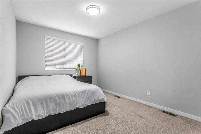 Building Photo - 9805 Newburgh Rd