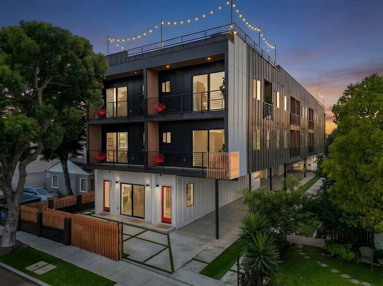 Building Photo - 4800-4802 S Slauson Ave