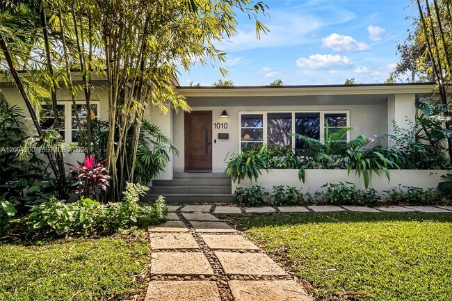 Building Photo - 1010 Placetas Ave