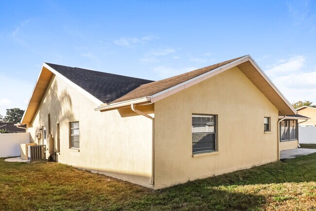 Building Photo - 8823 Gum Tree Ave