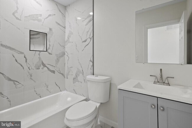 Building Photo - 112 N Hilton St