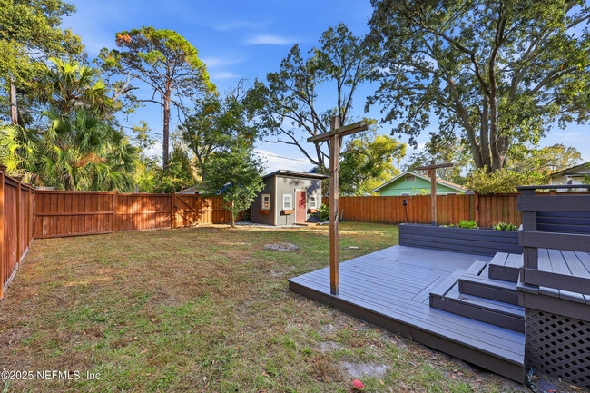 Building Photo - 1047 Cherry St