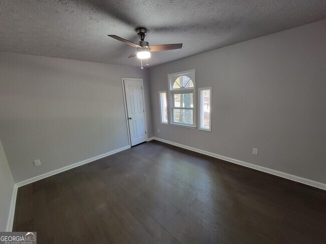 Building Photo - 260 Greenfield Cir