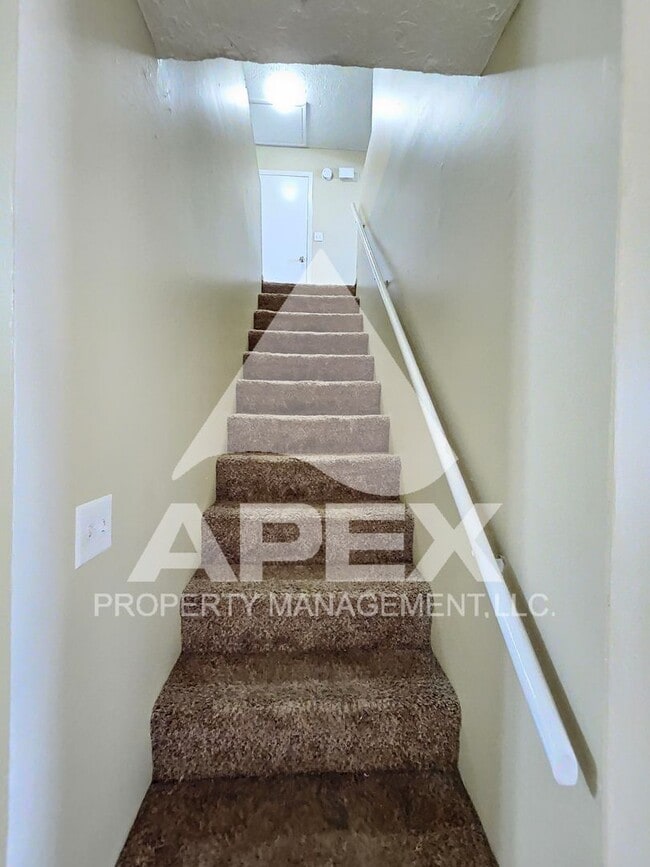 Building Photo - Nice 3Bd 1.5 Townhouse in WEST KNOX off Ce...