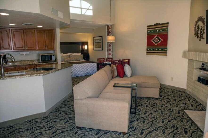 Primary Photo - 6302 E Camelback Rd