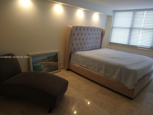 Building Photo - 6039 Collins Ave