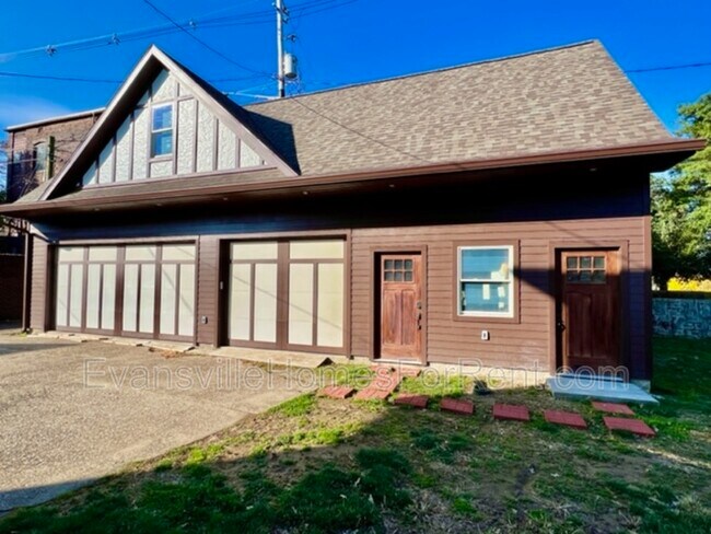Primary Photo - 701 SE Riverside Dr