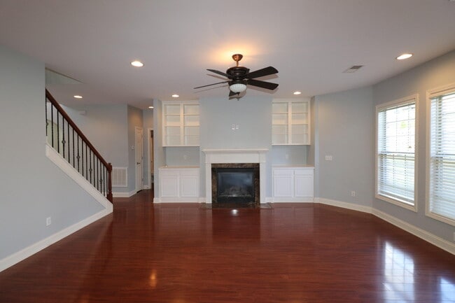 Building Photo - 417 Courchelle Dr