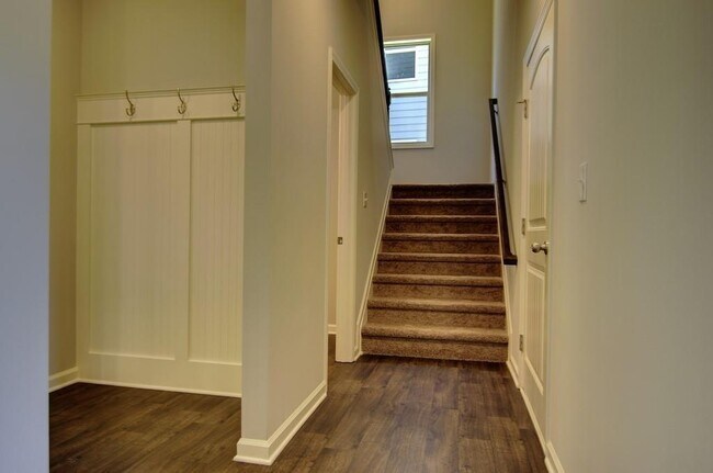 Building Photo - 7731 Silk Tree Pointe