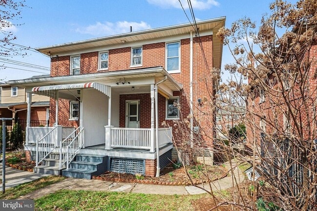 Building Photo - 144 Seminary Ave