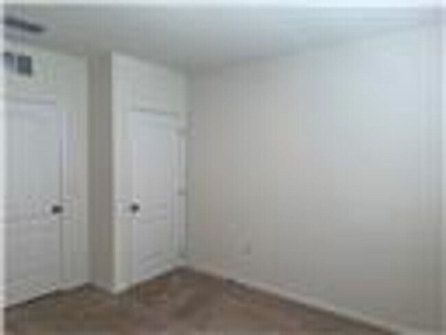 Building Photo - Tavares