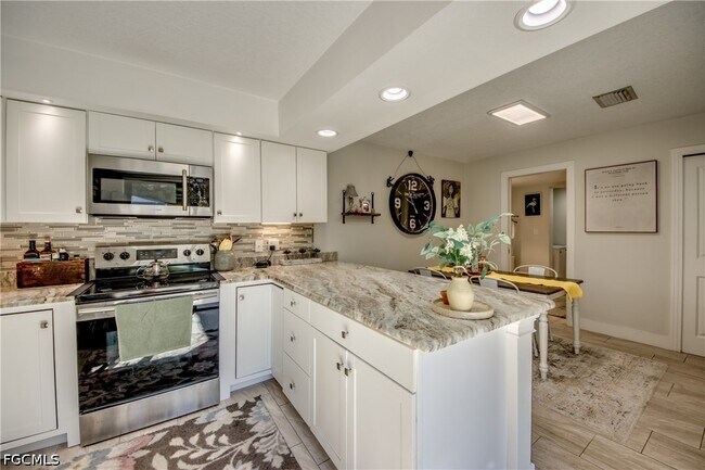 Building Photo - 5213 Cedarbend Dr