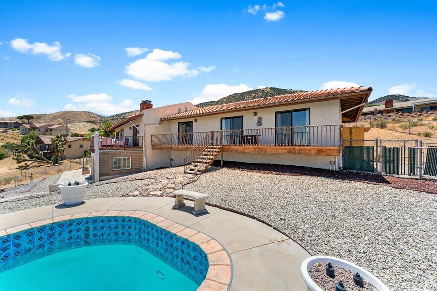 Building Photo - 1055 Lakeview Dr