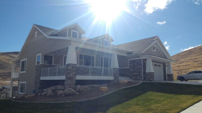 Building Photo - 15001 S Cedar Heights Dr