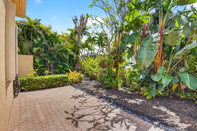 Building Photo - 7032 Vivaldi Ln