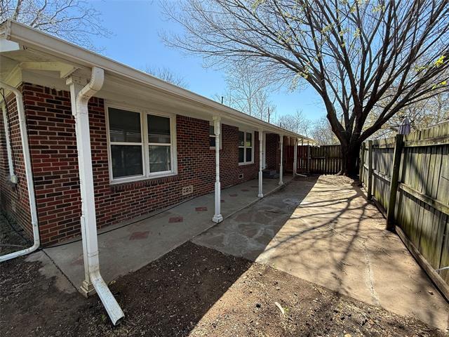 Building Photo - 1715 W Elm St