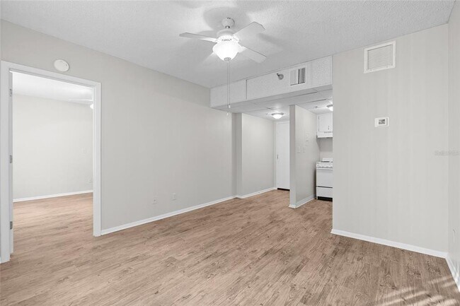 Building Photo - 411 1st Ave N