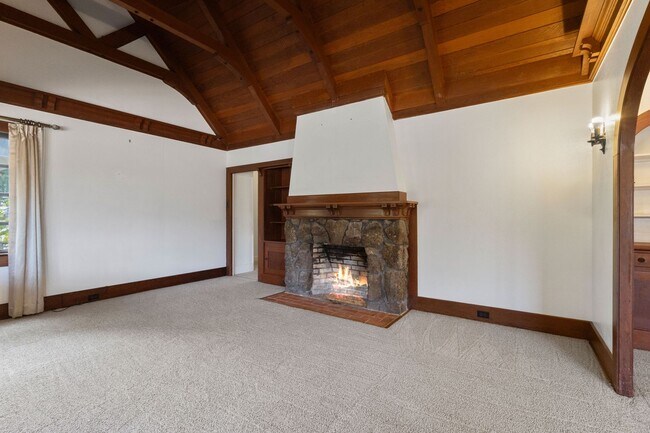 Building Photo - 2910 Nanihale Pl