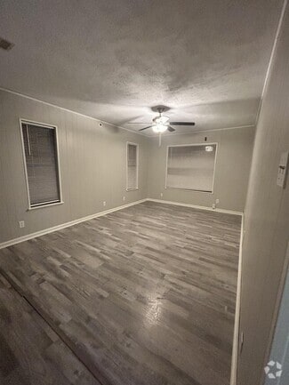 Building Photo - 33 Fairfield Dr