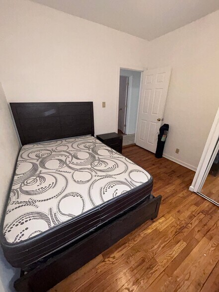 Building Photo - 636 E 230th St