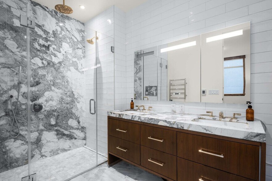 Building Photo - 61 Rivington St