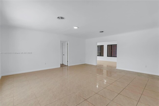 Building Photo - 4210 SW 20th St