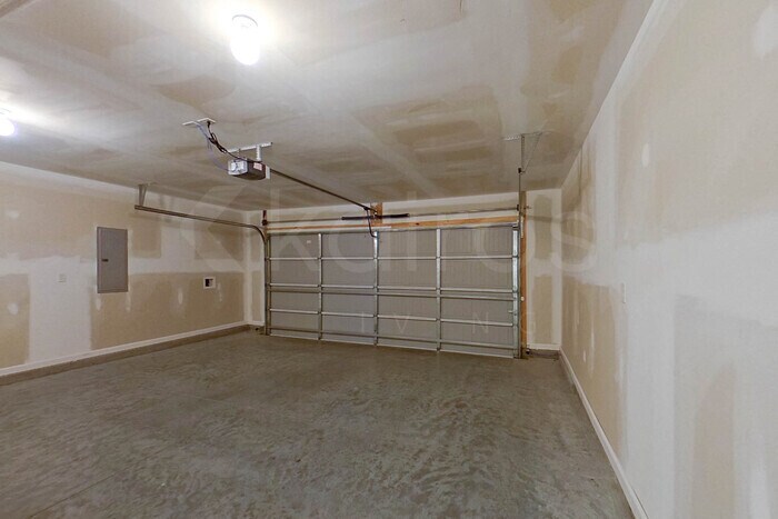 Building Photo - 104 Lord Effingham Wy